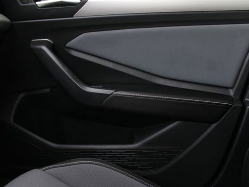 Used 2025 Volkswagen Jetta SE w/ Sunroof Package image 20