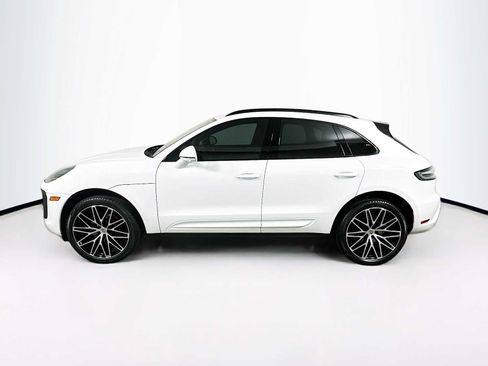 Certified 2025 Porsche Macan image 2