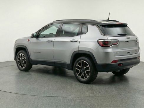 Used 2025 Jeep Compass Trailhawk image 6