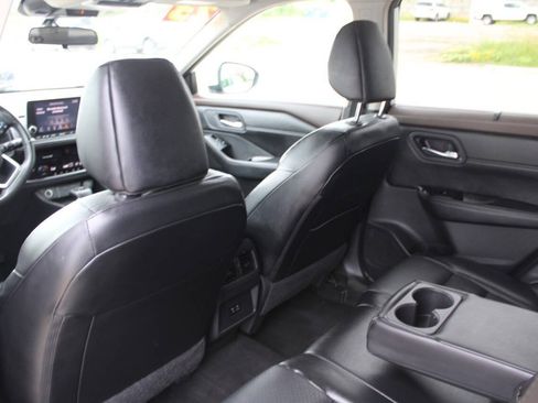 Used 2023 Nissan Rogue SV w/ SV Premium Package AWD/4WD image 16