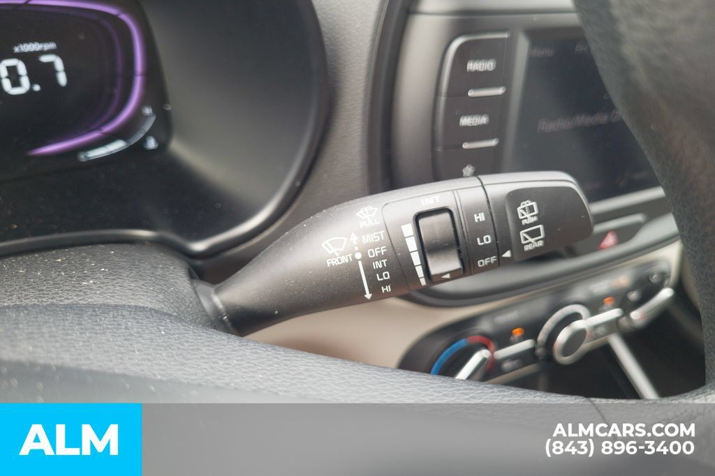 Used 2025 Kia Soul LX w/ LX Technology Package FWD image 29