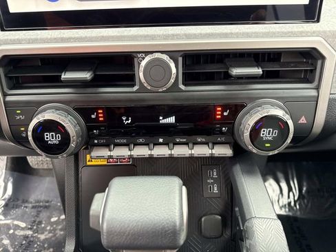 Used 2025 Toyota 4Runner Trailhunter image 21