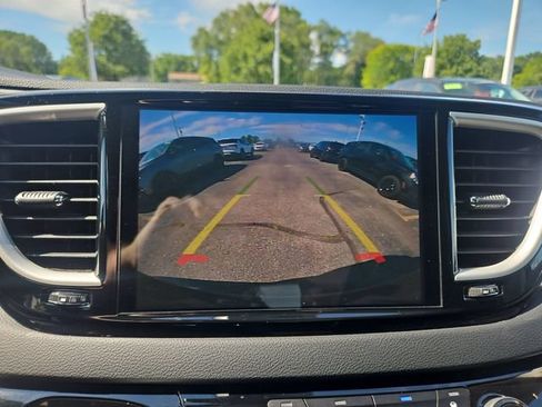 Used 2023 Chrysler Pacifica Touring-L FWD image 20
