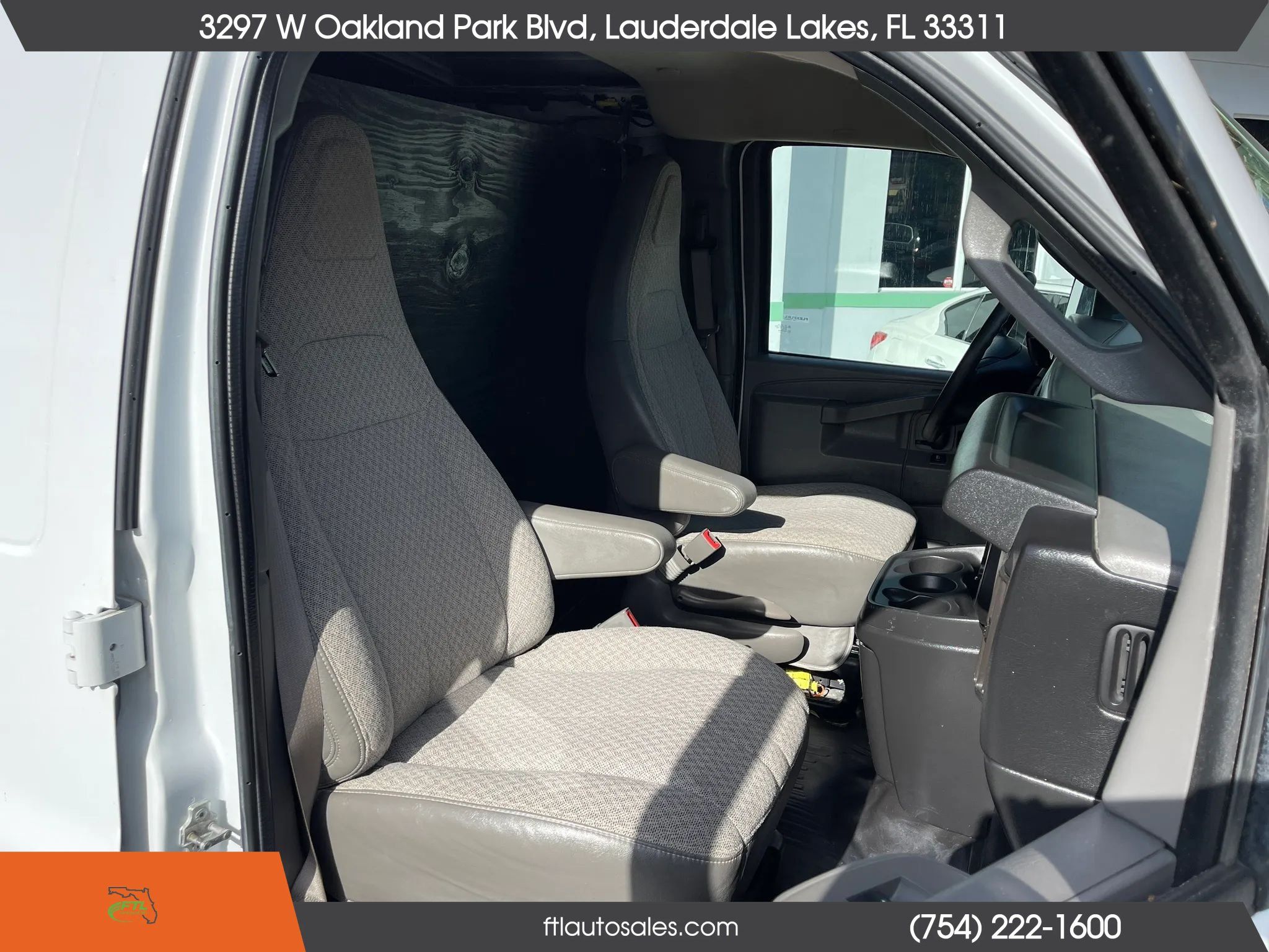 Used 2017 GMC Savana 3500 Extended RWD image 32