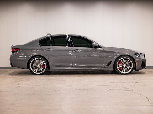 Used 2021 BMW M550i xDrive w/ Dynamic Handling Package image 14