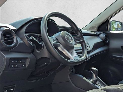 Used 2021 Nissan Kicks S FWD image 10