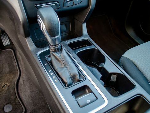 Used 2019 Ford Escape SE image 18