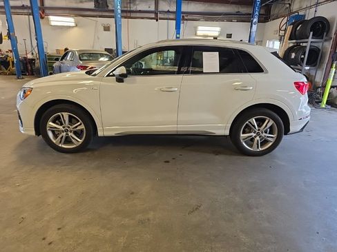Used 2021 Audi Q3 2.0T Premium w/ Convenience Package AWD/4WD image 2