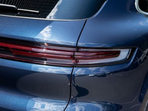 Certified 2026 Porsche Cayenne AWD/4WD image 39