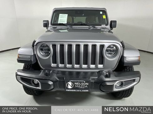 Used 2019 Jeep Wrangler Unlimited Sahara image 2