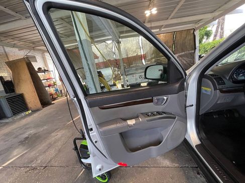 Used 2011 Hyundai Santa Fe GLS FWD image 11