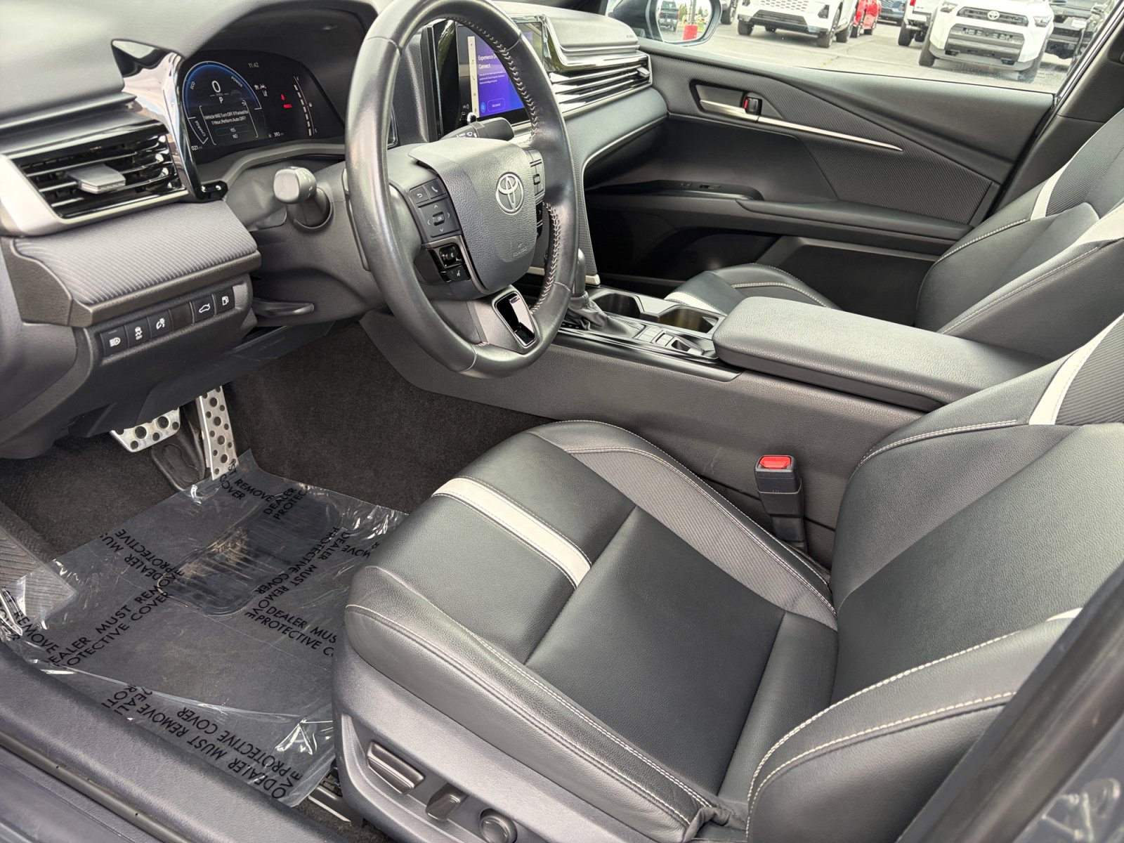 Used 2025 Toyota Camry SE FWD image 10