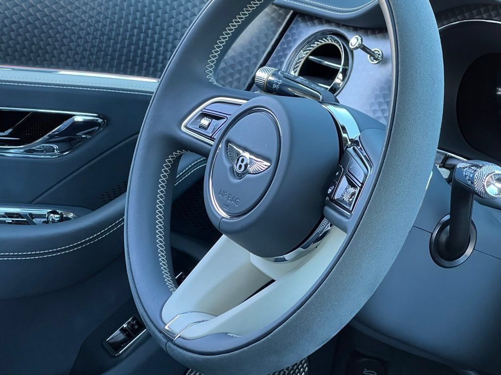 Certified 2025 Bentley Flying Spur Plug-In Hybrid w/ First Edition Specification AWD/4WD image 42