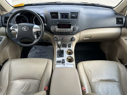 Used 2012 Toyota Highlander SE w/ Tow Pkg AWD/4WD image 18