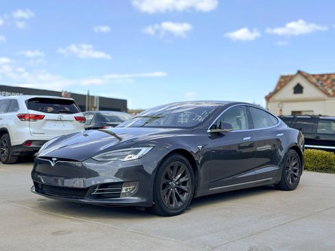 Used 2018 Tesla Model S 100D AWD/4WD image 3