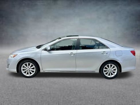 Used 2014 Toyota Camry XLE w/ Leather Package FWD image 8