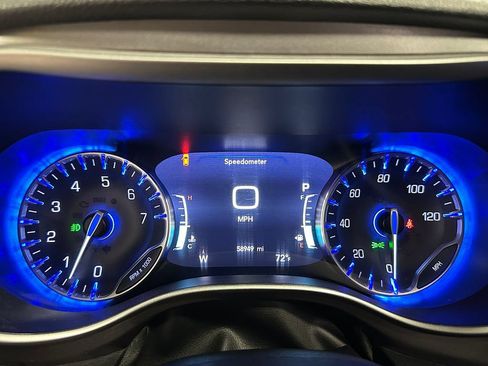 Used 2022 Chrysler Pacifica Touring-L FWD image 35