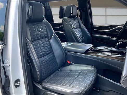 Used 2023 Cadillac Escalade ESV Sport Platinum w/ LPO, ONYX Package AWD/4WD image 7