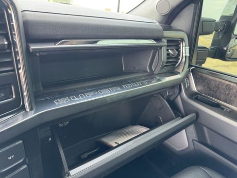Used 2025 Ford F250 Lariat w/ Chrome Package image 22