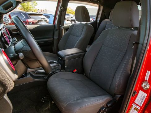 Used 2017 Toyota Tacoma TRD Sport w/ Premium & Technology Package AWD/4WD image 13