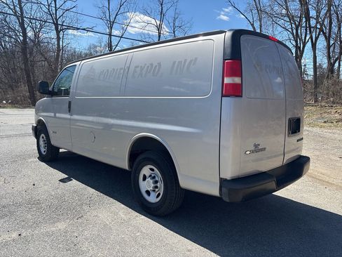 Used 2006 Chevrolet Express 2500 image 16