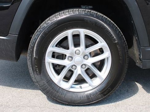 Used 2023 Jeep Grand Cherokee L Laredo w/ Luxury Tech Group I image 36