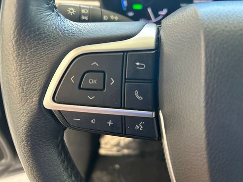 Used 2025 Toyota Sienna XLE FWD image 49