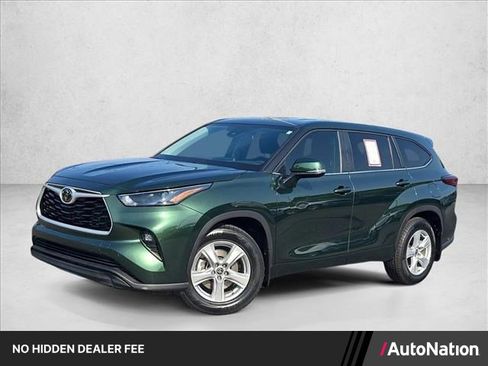 Certified 2024 Toyota Highlander LE FWD image 1