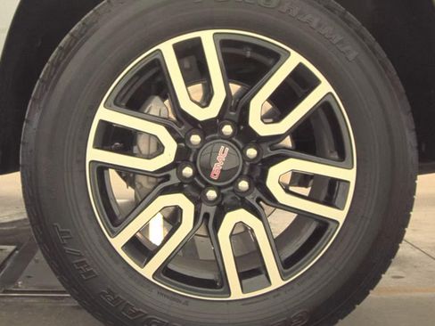 Used 2024 GMC Yukon AT4 w/ Technology Package AWD/4WD image 11