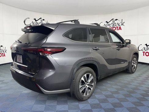 Used 2025 Toyota Highlander XLE AWD/4WD image 7