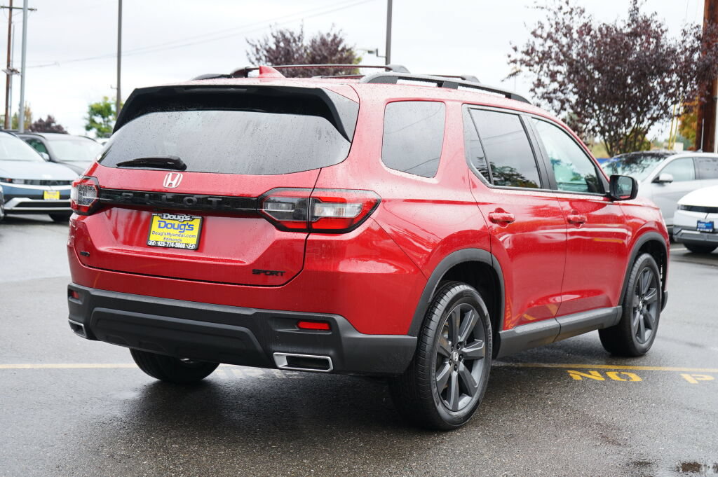 Used 2025 Honda Pilot Sport image 5