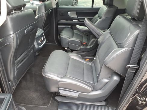 Certified 2025 Ford Expedition Max Platinum w/ Driver's Package AWD/4WD image 21
