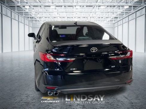 Used 2025 Toyota Camry SE image 8