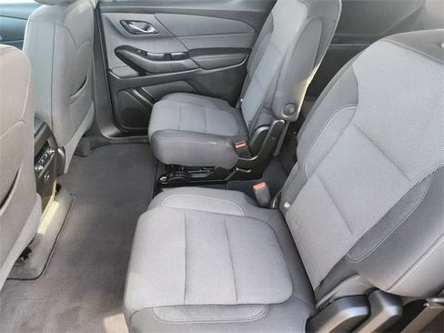 Used 2023 Chevrolet Traverse LT image 11