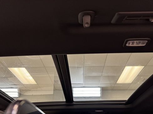 Used 2025 GMC Yukon Denali Ultimate w/ LPO, Floor Liner Package image 18