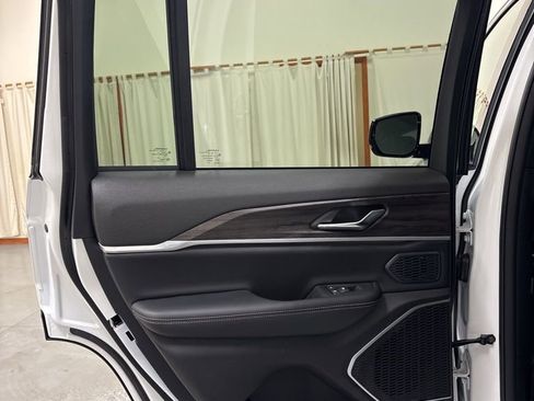 New 2026 Jeep Grand Cherokee Limited image 23