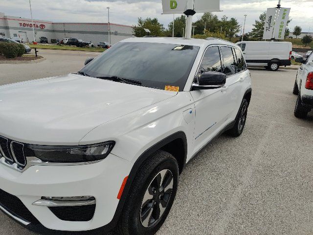 Used 2023 Jeep Grand Cherokee 4WD 4xe image 33