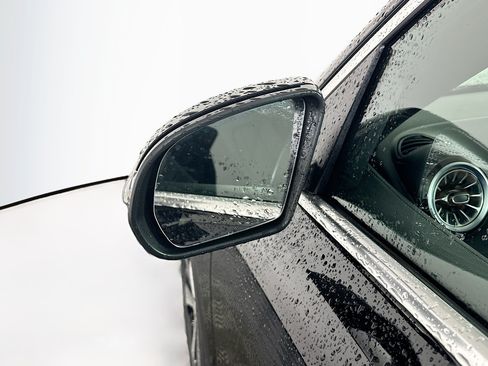 Used 2025 Mercedes-Benz GLB 250 4MATIC image 16