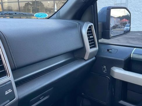 Used 2019 Ford F150 Lariat image 37