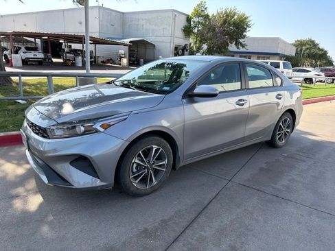 Used 2024 Kia Forte LXS FWD image 2
