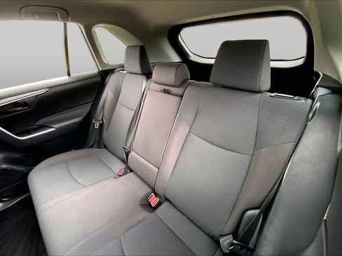 Used 2022 Toyota RAV4 LE FWD image 20