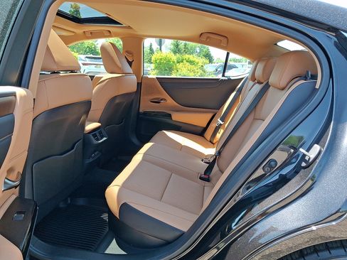 Certified 2025 Lexus ES 300h w/ Premium Package FWD image 11