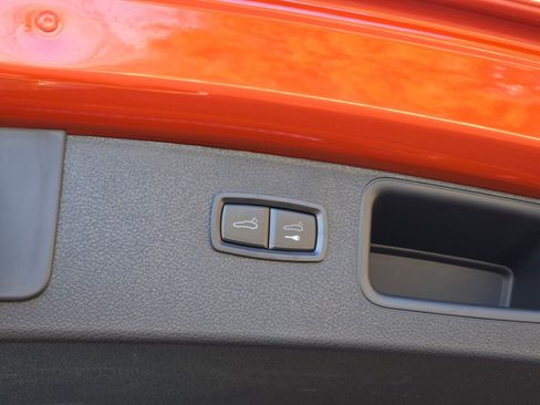 Used 2025 Porsche Macan image 16