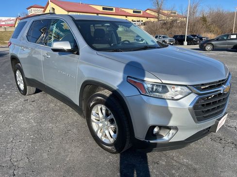 Used 2020 Chevrolet Traverse LT image 3