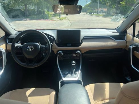 Used 2024 Toyota RAV4 LE AWD/4WD image 7