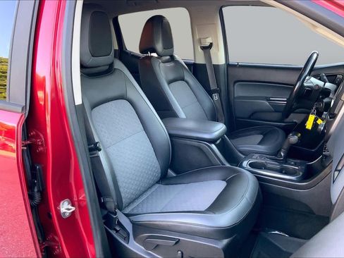 Used 2018 Chevrolet Colorado Z71 AWD/4WD image 9