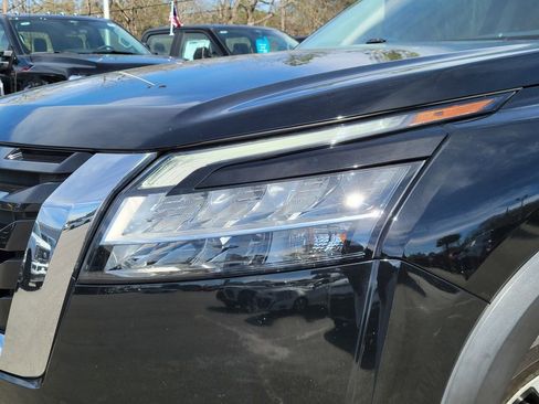 Used 2022 Nissan Pathfinder Platinum w/ Cargo Package image 9