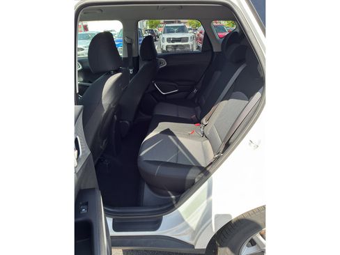 Used 2025 Kia Soul LX w/ LX Technology Package FWD image 19