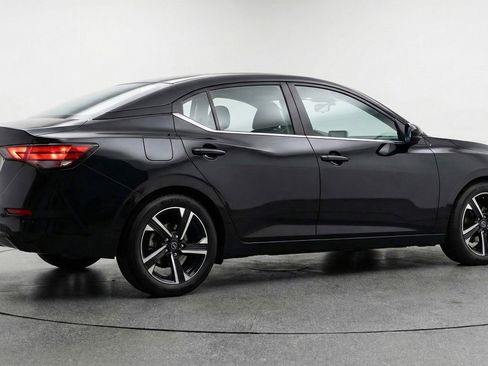 Used 2025 Nissan Sentra SV image 9