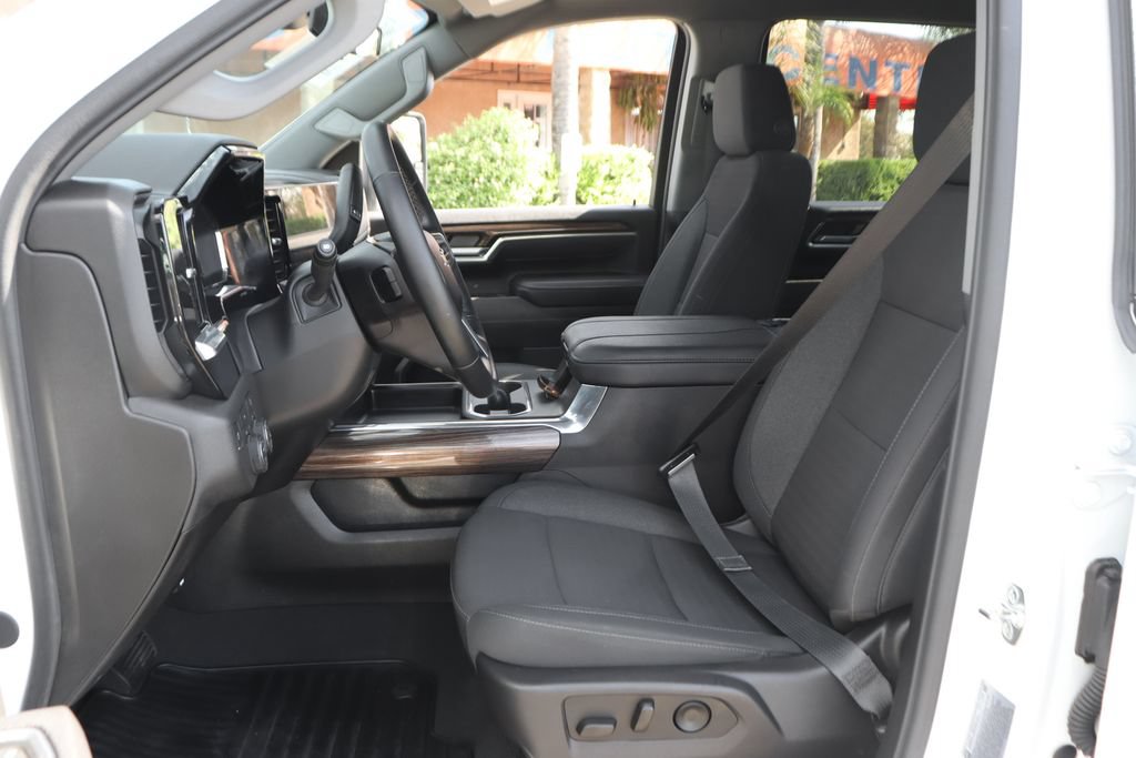 Used 2025 Chevrolet Silverado 2500 LT AWD/4WD image 18